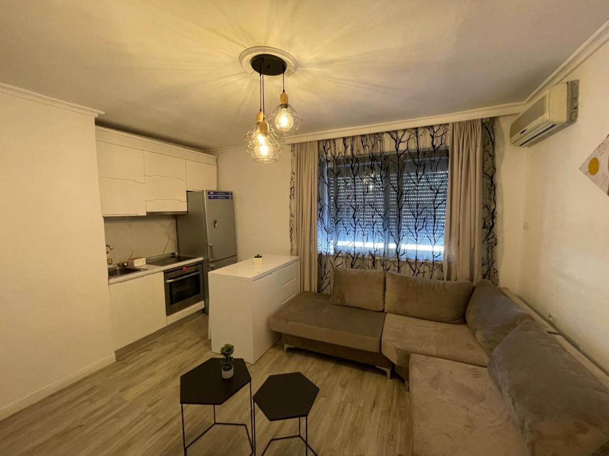 Centre View Apartment Tirana Buitenkant foto